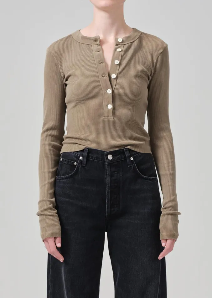 Citizens Of Humanity Varra Henley In Ambra Women Tops