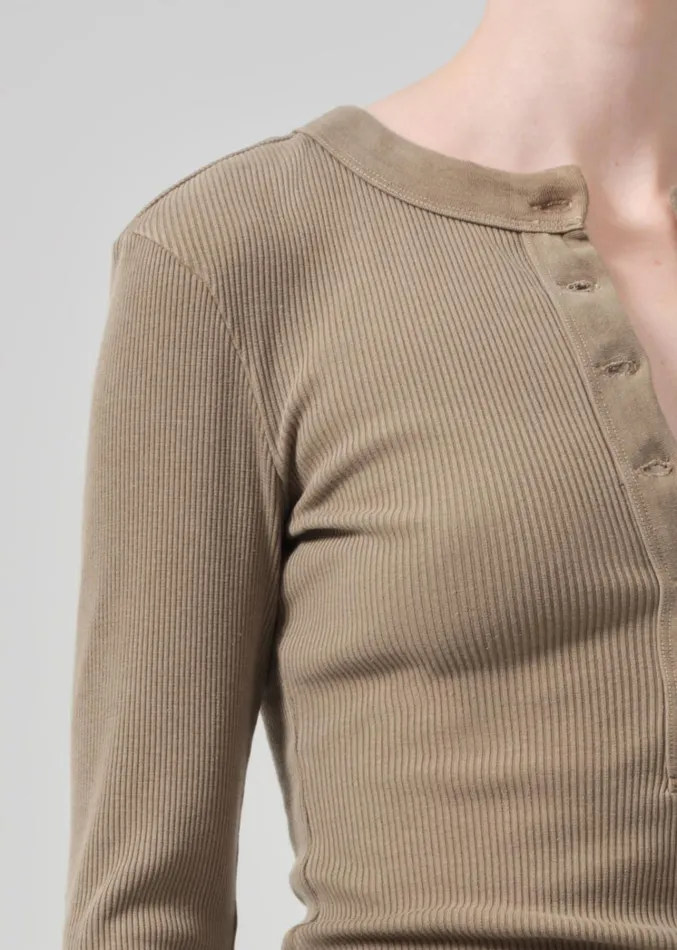 Citizens Of Humanity Varra Henley In Ambra Women Tops
