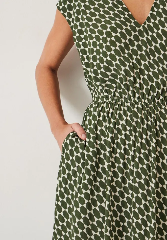 Hush Dresses Women Klara Relaxed Maxi Dress Geo Star Khaki
