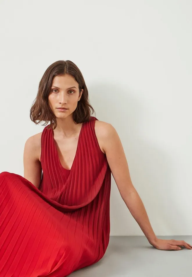 Hush Dresses Women Molly Ombre Pleat Maxi Dress Red Ombre Hush Dresses Women Molly Ombre Pleat Maxi Dress Red Ombre