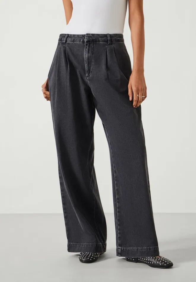 Hush Jeans Women Lya Pleated Wide Leg Jeans Washed Black