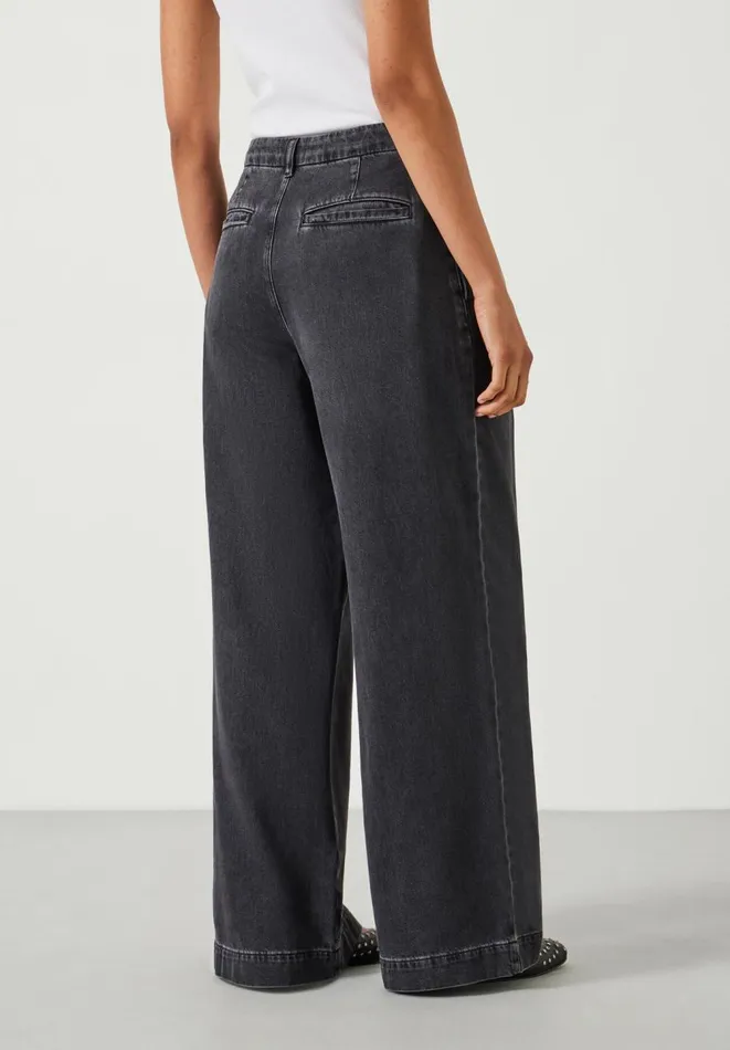 Hush Jeans Women Lya Pleated Wide Leg Jeans Washed Black