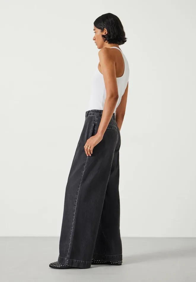 Hush Jeans Women Lya Pleated Wide Leg Jeans Washed Black