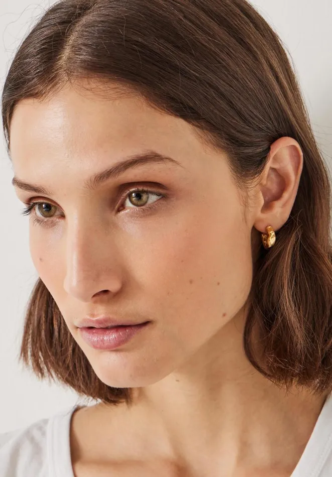 Hush Jewellery Women Wave Huggie Hoop Earrings Gold