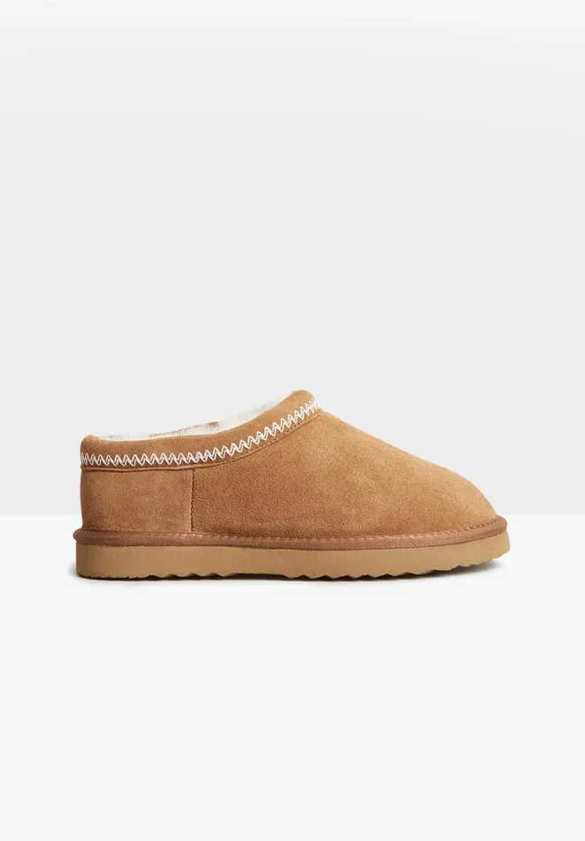 Hush Slippers Women Sheepskin Padded Collar Snug Slippers Chestnut