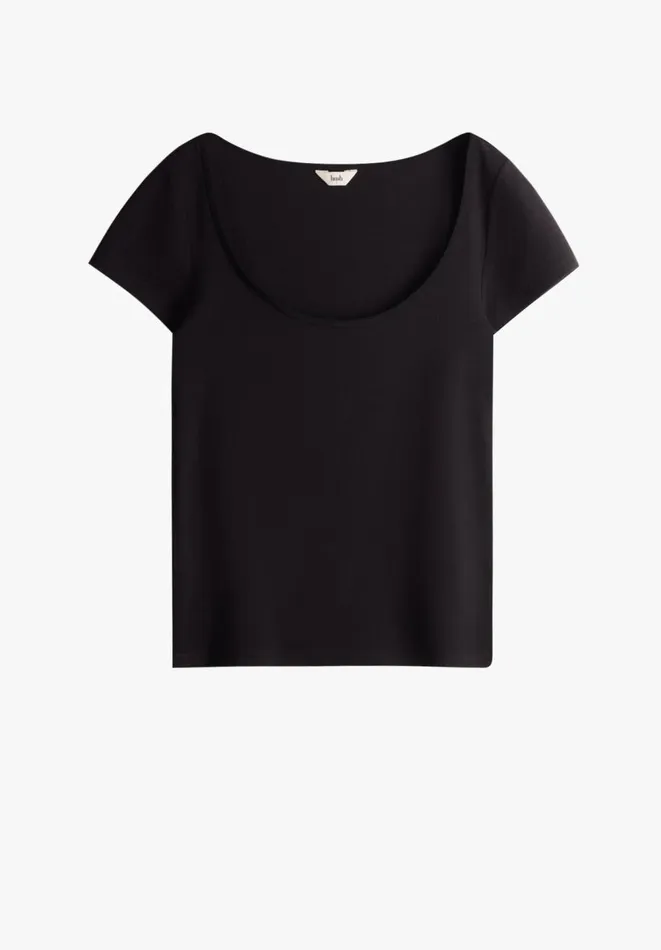 Hush Tops and Tshirts Women Scoop Neck Slim TShirt Black Hush Tops and Tshirts Women Scoop Neck Slim TShirt Black