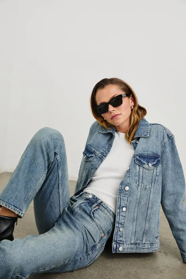 Rails Denim Women GROVE BOYFRIEND TRUCKER JACKET Embossed Indigo