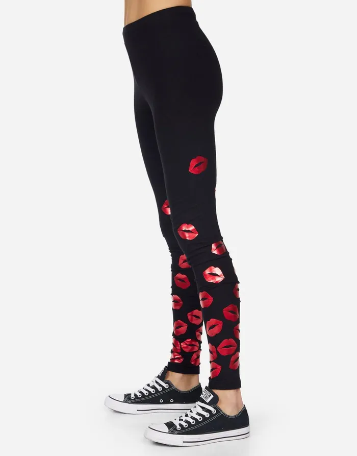 Shae Red Foil Scattered Lips Black Women039s Lauren Moshi Leggings