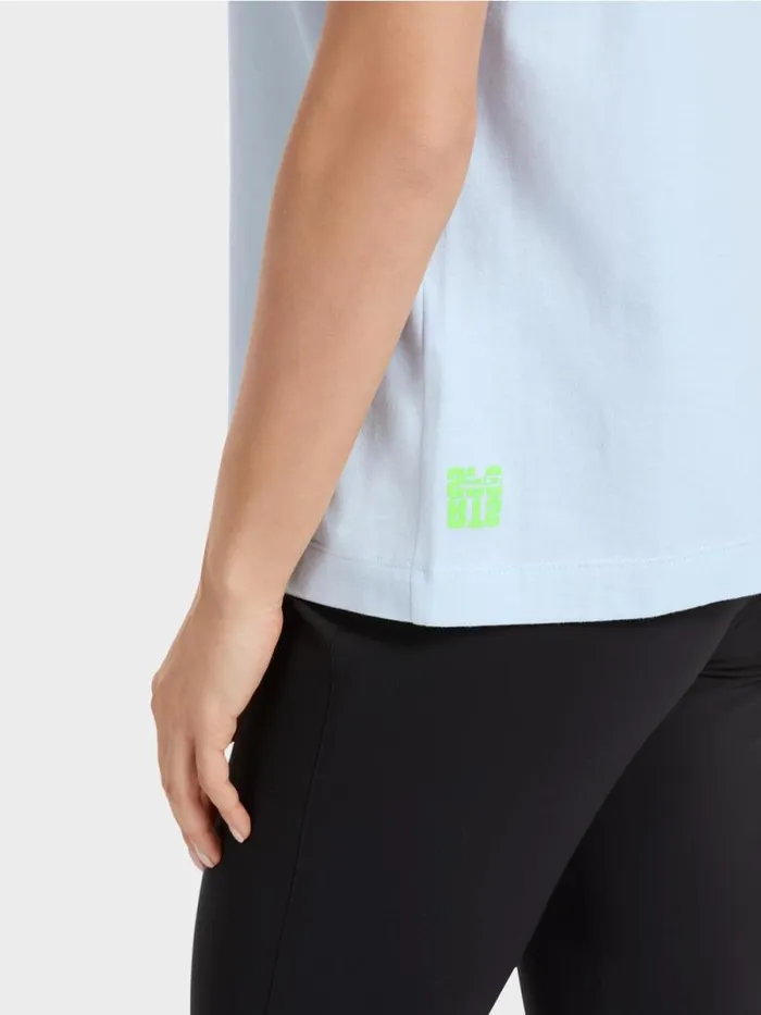 Shirts and Tops Damen Marc Cain TShirt Mit Motiv Aus Pailletten Soft Powder Blue