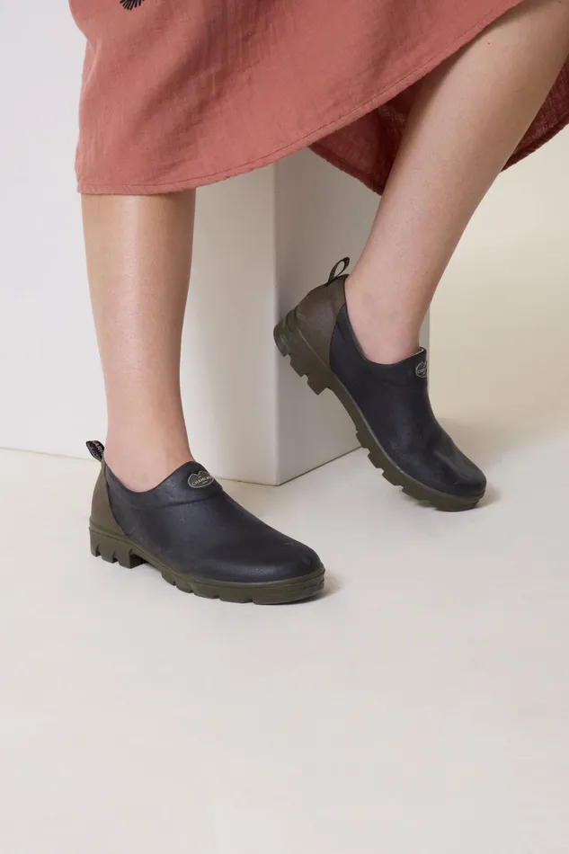 Shoes Women Leon and Harper Sabotin Garden Black