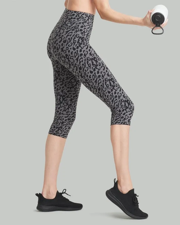 Soma Yummie Talia Shaping Capri Leggings Leopard Print Women Bottoms