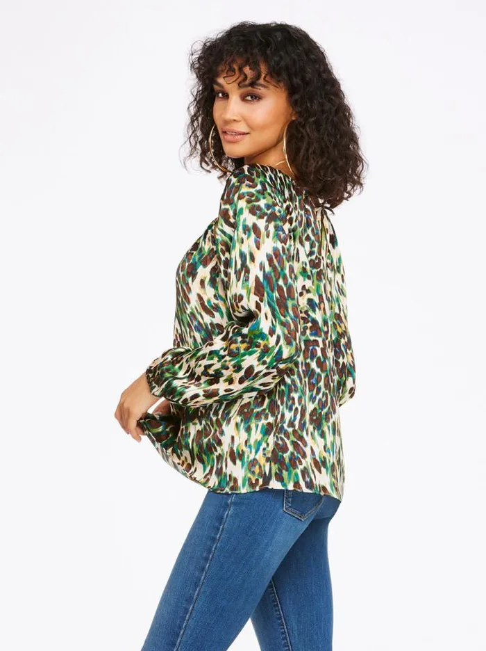 Tops Clothing Jessica Simpson Layla Top In Cheetah Ferns