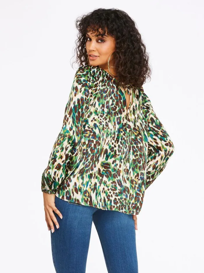 Tops Clothing Jessica Simpson Layla Top In Cheetah Ferns