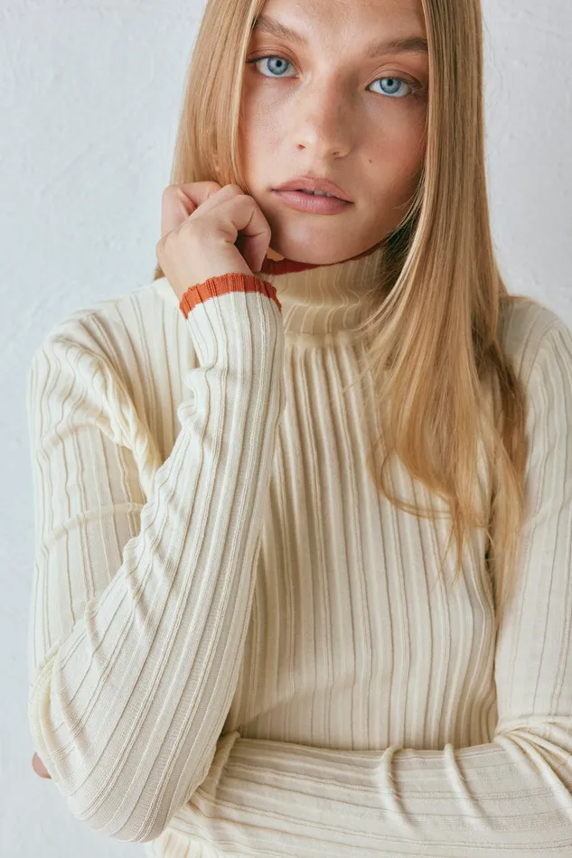 VRG GRL Devin Knit Skivvy Cream Women Long Sleeve VRG GRL Devin Knit Skivvy Cream Women Long Sleeve