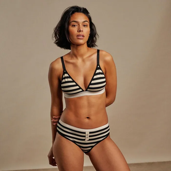 Women Cup A To D Love Stories Uma Bralette Black and White