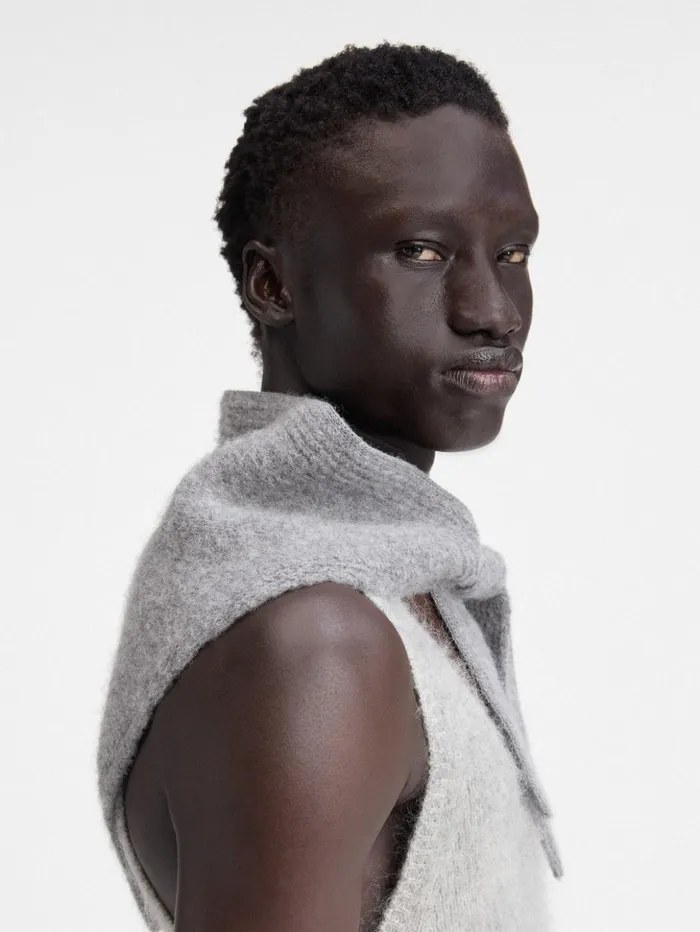 WomenMen Scarves Beanies and Gloves JACQUEMUS The Gros Grain Shawl Dark Grey WomenMen Scarves Beanies and Gloves JACQUEMUS The Gros Grain Shawl Dark Grey