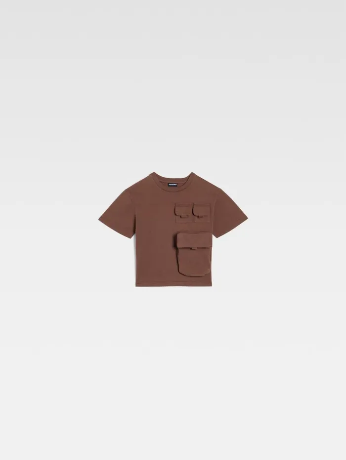 WomenMen Tops JACQUEMUS The Bolso Kids039 Tshirt Dark Brown WomenMen Tops JACQUEMUS The Bolso Kids039 Tshirt Dark Brown