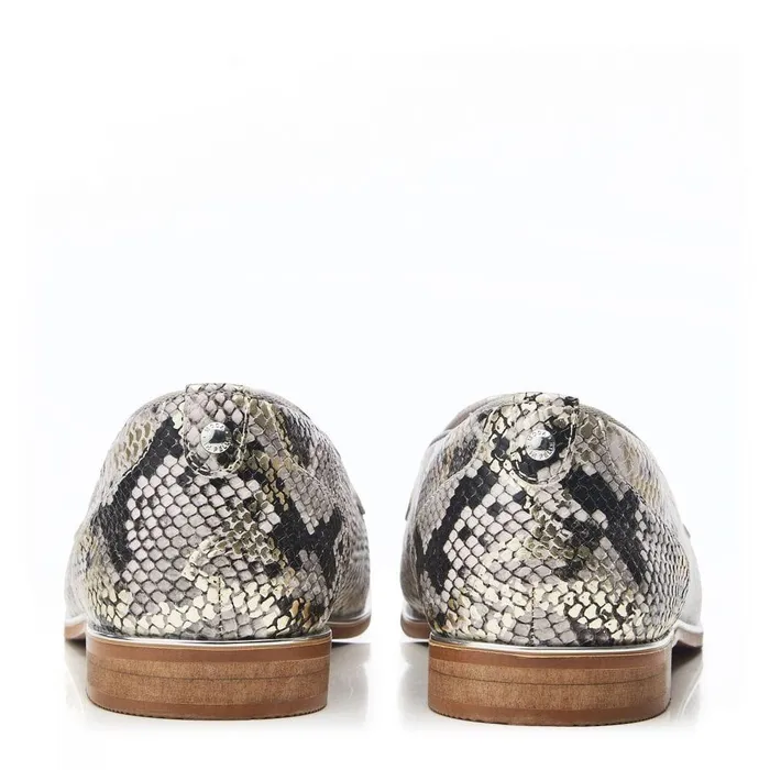 Women Moda In Pelle Brogues And Loafers Evvaa Natural Snake Print
