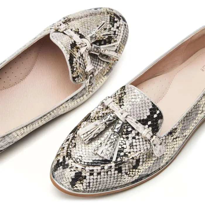 Women Moda In Pelle Brogues And Loafers Evvaa Natural Snake Print
